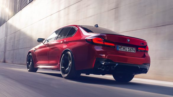 BMW 5er Limousine M von links hinten