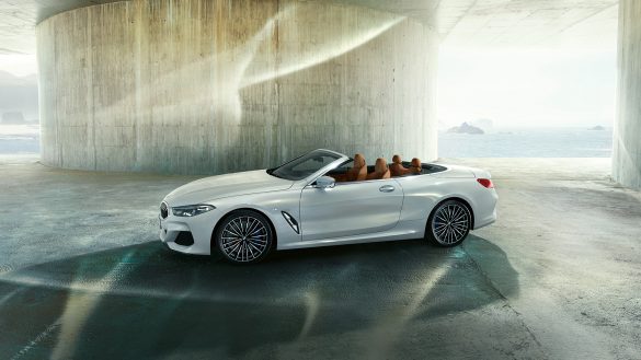 BMW 8er Cabrio von links