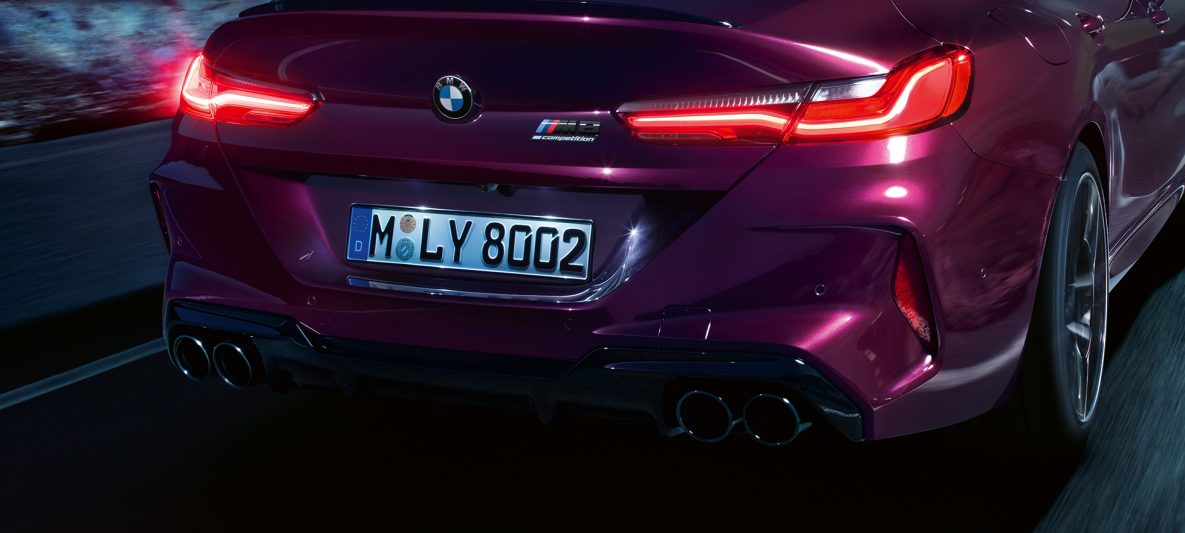 BMW M8 Competition Gran Coupé F93 2020 BMW Individual Ametrin metallic Nahaufnahme Heck
