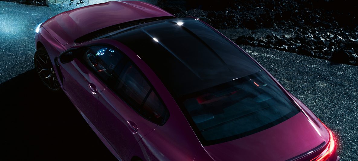 BMW M8 Competition Gran Coupé mit M Carbondach F93 2020 BMW Individual Ametrin metallic Vogelperspektive