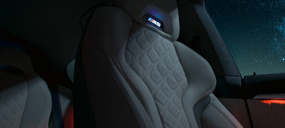 M Sportsitze mit M8 Logo BMW M8 Competition Gran Coupé F93 2020 Interieur