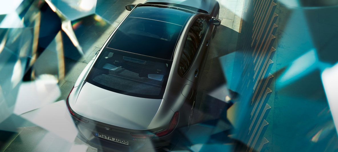 Panorama-Glasdach BMW M850i xDrive Gran Coupé G16 2019 BMW Individual Frozen Bluestone metallic Vogelperspektive