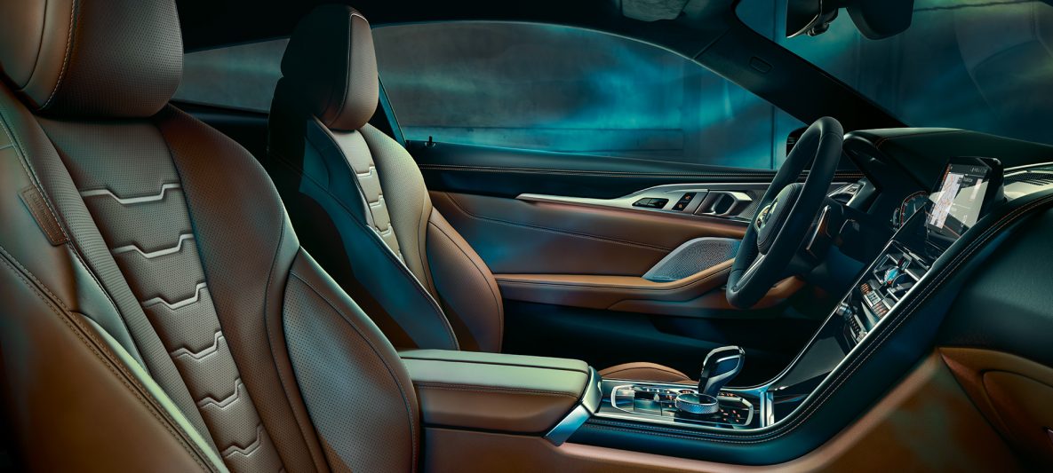 BMW M850i xDrive Coupé, Interieur mit Multifunktionssitzen in BMW Individual erweiterte Lederausstattung 'Merino' Tartufo/Schwarz.