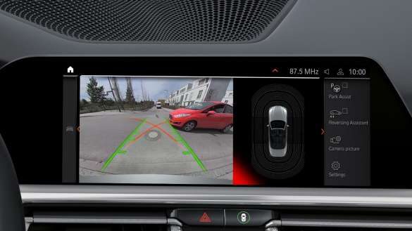 BMW M440i xDrive Parking Assistant Plus