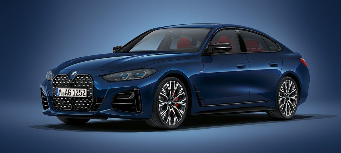 BMW 4er Gran Coupé G26 2021 BMW Individual Tansanitblau metallic Dreiviertel-Frontansicht stehend