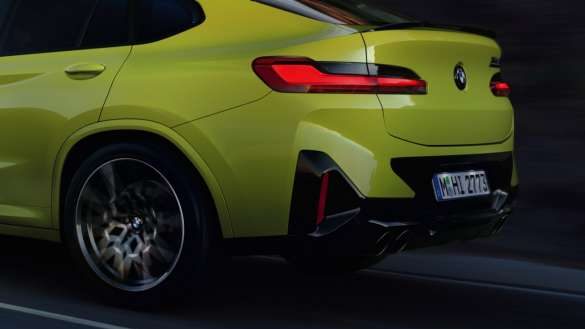 BMW X4 M Competition F98 LCI Facelift 2021 M xDrive Dreiviertel-Heckansicht
