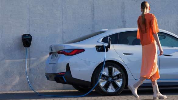 BMW i4 mit BMW Charging