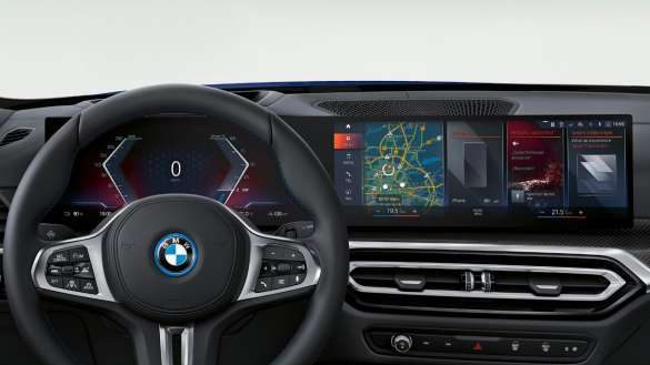 BMW Live Cockpit Professional mit BMW Curved Display BMW i4 M50 G26 2021 Innenraum Cockpit