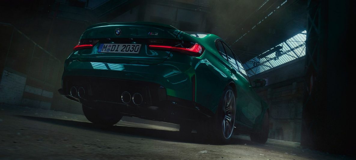 BMW M3 Limousine G80 2020 Isle of Man Grün metallic Dreiviertel-Heckansicht Froschperspektive