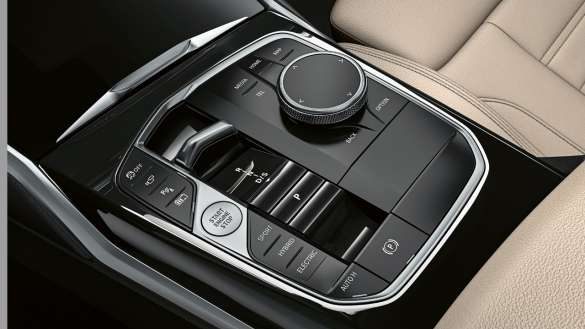 BMW 3er Touring LCI G21 Mittelkonsole mit neuem Wählhebel