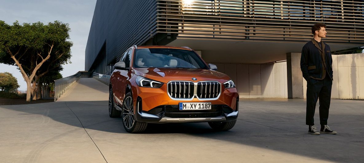 Exterieur Highlights BMW X1 xDrive23i U11 ICE xLine Utah Orange metallic 20" BMW Individual Leichtmetallräder Vielspeiche 869 I