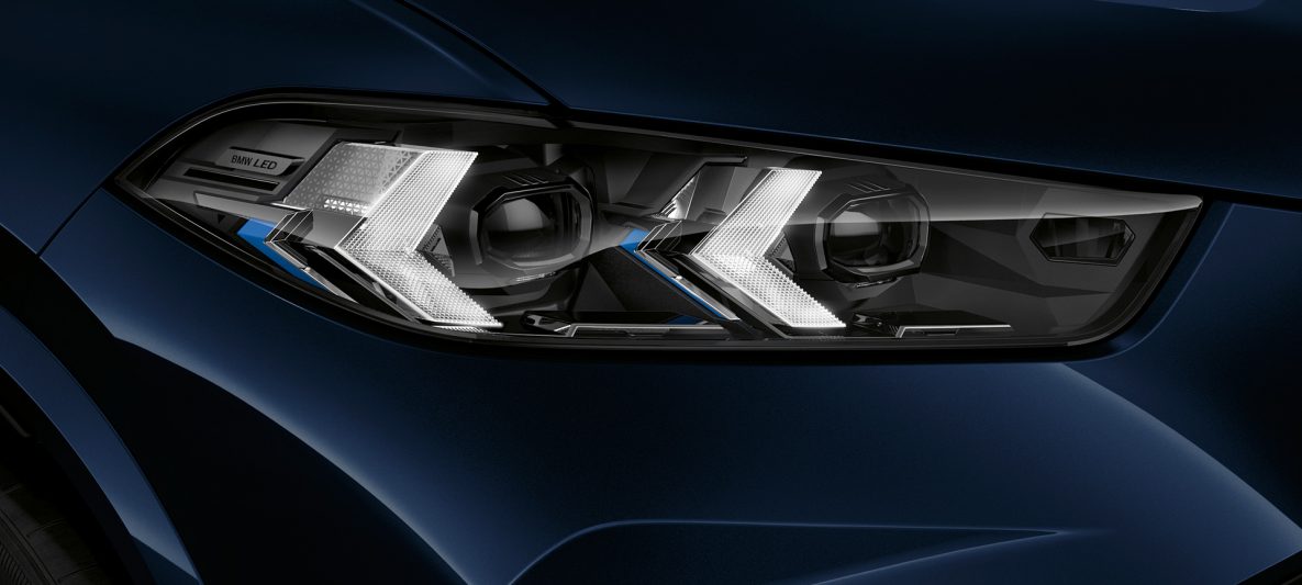 BMW X5 M60i xDrive G05 MP Scheinwerfer Nahaufnahme