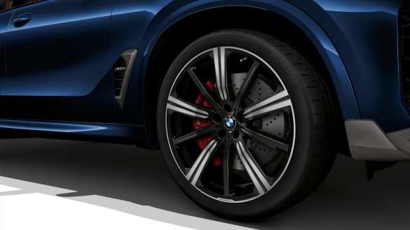 BMW X5 M60i xDrive G05 MP 22" M Performance Leichtmetallrad Sternspeiche 749 M Jet Black matt, Sommer-Komplettradsatz Nahaufnahme
