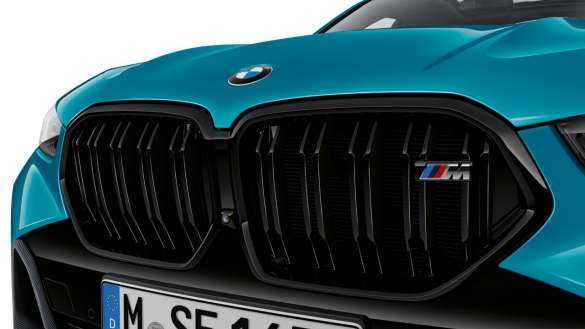 BMW X6 M60i xDrive G06 MP M Frontziergitter Schwarz hochglänzend Nahaufnahme