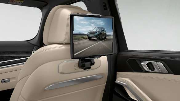 BMW X6 M60i xDrive G06 MP BMW Tablethalter Pro für Travel & Comfort System Nahaufnahme