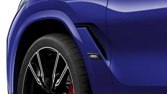 BMW X6 M60i xDrive G06 MP Lufteinlässe mit M Badge Nahaufnahme