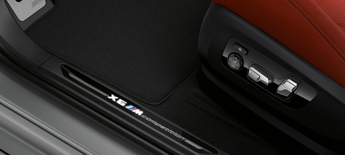 BMW X6 M Competition F96 2023 Beleuchtete Einstiegsleisten
