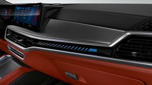 BMW X6 M Competition F96 2023 M spezifische Ambiente Lichtleiste