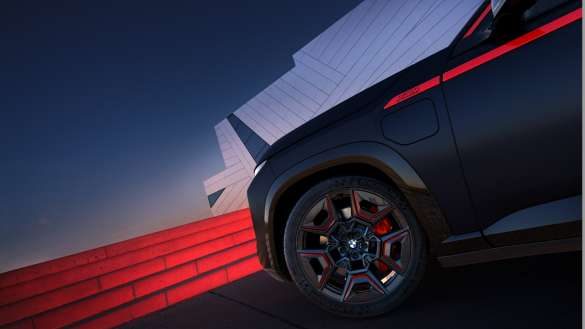 BMW XM Label Red G09 rote Akzente