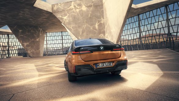 BMW Financial Services BMW i7 M70 xDrive Limousine G70