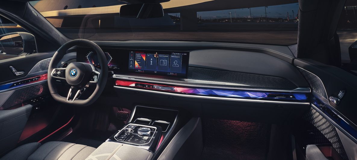Interieur Cockpit BMW M760e xDrive Limousine G70 Ansicht vom Beifahrer
