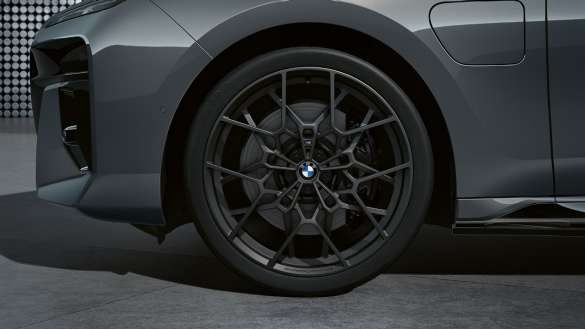 BMW i7 M70 xDrive Limousine G70 22" M Performance Schmiederad Kreuzspeiche 912 M Frozen Gunmetal Grey, Sommer-Komplettradsatz