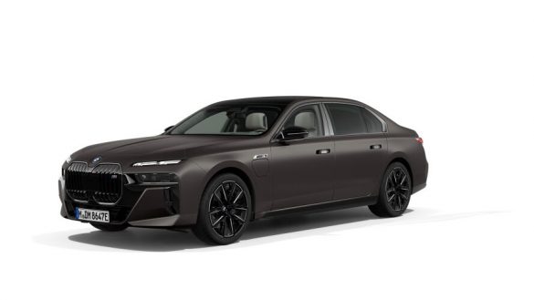 BMW M760e xDrive Limousine G70
