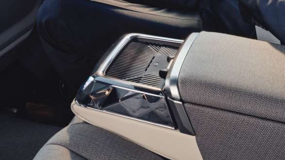 BMW i7 M70 xDrive Limousine G70 Executive Lounge Fondkonsole