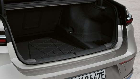 BMW i7 M70 xDrive Limousine G70 BMW Gepäckraum-Formmatte