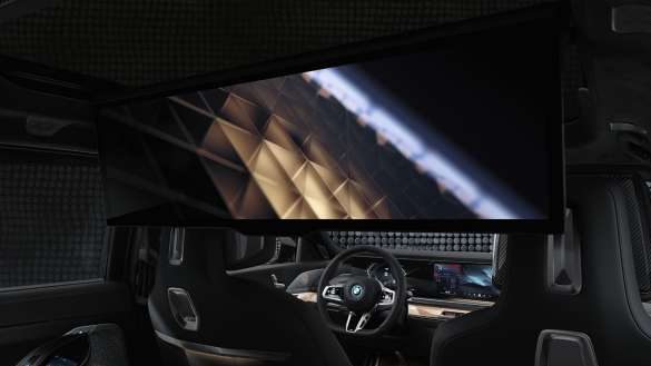 Interieur Fond mit BMW Theatre Screen BMW M760e xDrive Limousine G70