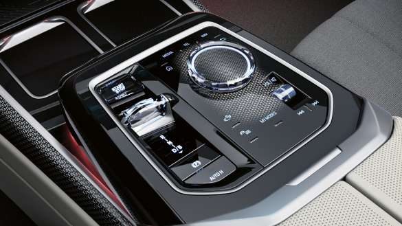 Mittelkonsole BMW M760e xDrive Limousine G70 Nahaufnahme