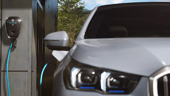 BMW i5 zuhause laden